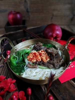 你好2020-华为手机拍摄-美食-烧烤-盘子 图片素材