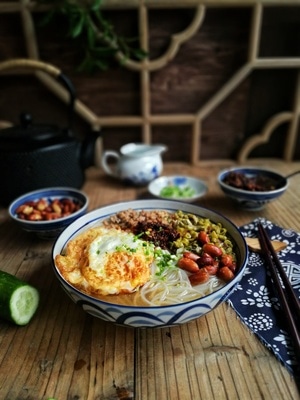 华为手机拍摄-你好2020-美食-晨食-宅家 图片素材