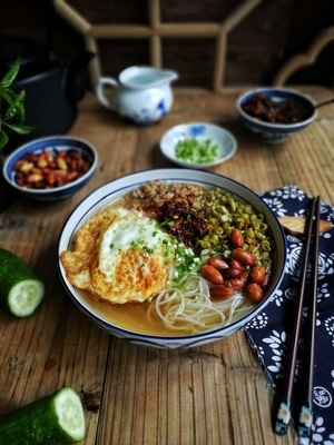 华为手机拍摄-你好2020-美食-晨食-宅家 图片素材