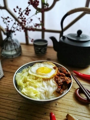 华为手机拍摄-美食-盘子-煎锅-美食 图片素材