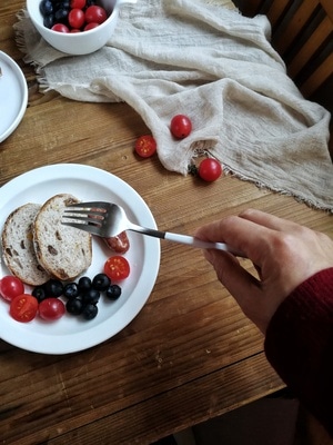 晨食-美食-华为手机拍摄-室内-草莓 图片素材