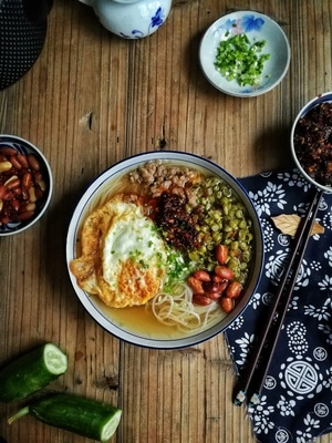 华为手机拍摄-你好2020-美食-晨食-宅家 图片素材