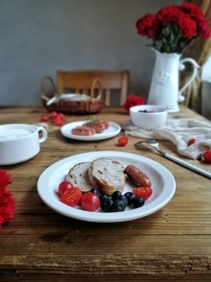 晨食-美食-华为手机拍摄-草莓-盘子 图片素材