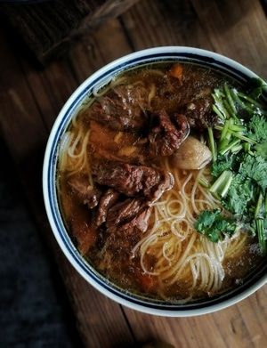 华为手机拍摄-美食-你好2020-美食-碗 图片素材