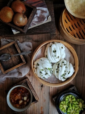 华为手机拍摄-美食-盘子-美食-花卷 图片素材