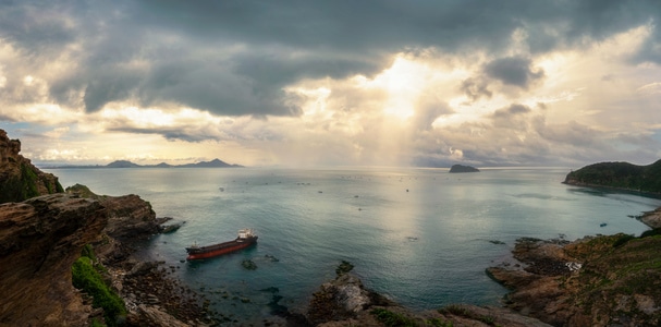 风光-岩石-搁浅-船-海 图片素材
