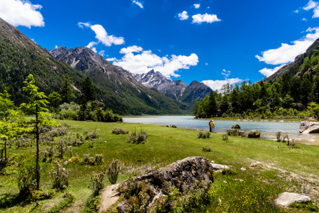 川西-藏地-风光-高山湖泊-蓝天 图片素材