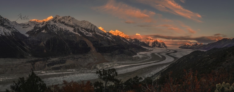 冰川-风光-光之虔诚-日照金山-雪山 图片素材