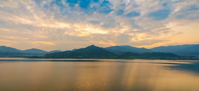 风光-风景-四明山脉-湖-湖面 图片素材