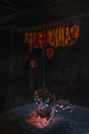 腊肉-农村-篝火-洞穴-烤肉 图片素材
