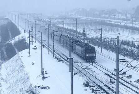 铁路-列车-大雪-出行-寒冷 图片素材