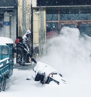 大雪-街头-铲子-雪橇-清洁工 图片素材