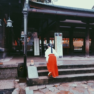 手机摄影-旅行-日本-京都-女性 图片素材