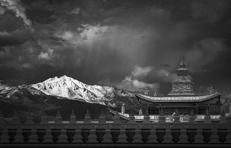 黑白-影调-雪山-塔公寺-高原 图片素材
