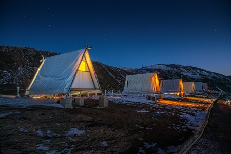 夜景-弱光-灯-星空-雪山 图片素材