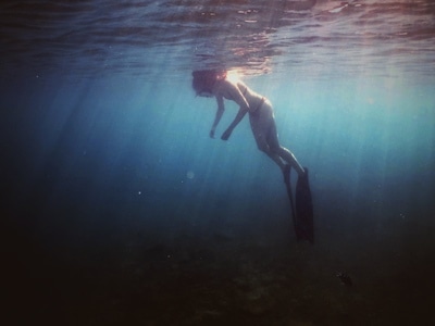 人像-潜水-洞穴-潜水者-美女 图片素材
