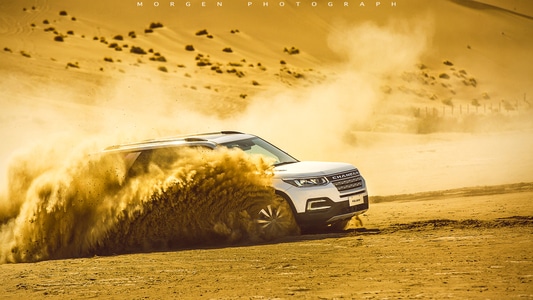 你好2020-汽车摄影-汽车广告-汽车-沙漠 图片素材