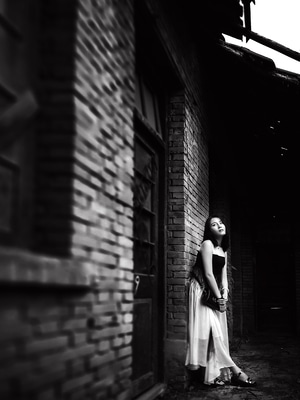 黑白照片-电影色调-人像摄影-美女-女性 图片素材