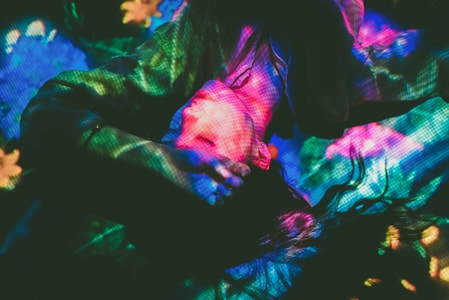 人像-看展-上海约拍-美女-情绪 图片素材
