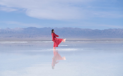 茶卡盐湖-天空之镜-人像-简洁-青海 图片素材