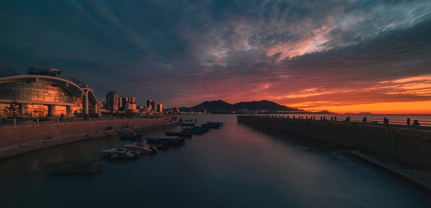 青岛-崂山区-海岸-早晨-大海 图片素材