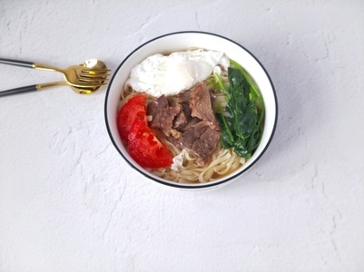 7日打卡挑战-生活-美食-早餐-牛肉面 图片素材