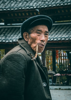 纪实-人文-乡村-抽烟-大叔 图片素材