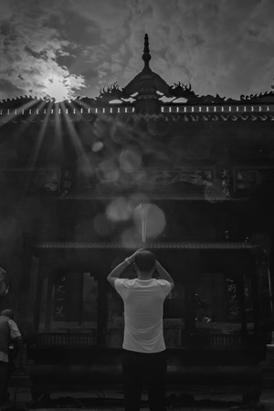 寺庙-拜佛-烧香-寺庙-宗教 图片素材