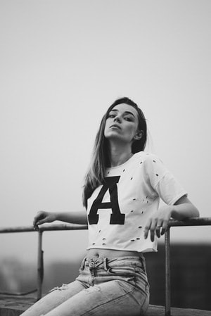 外国-天台-人像-美女-女人 图片素材