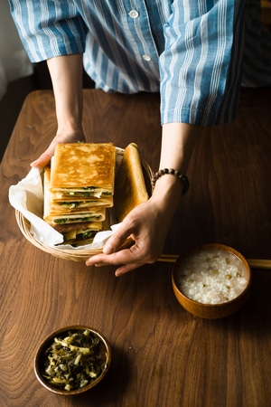 温暖-午餐-韭菜-煎饼-生活 图片素材