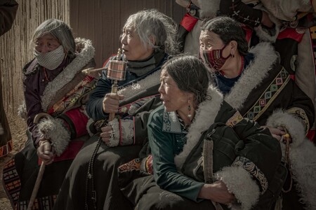 彩色-纪实-老人-老奶奶-佛教 图片素材
