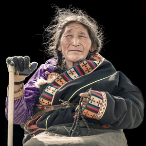 纪实-旅游-老人-女性-女人 图片素材