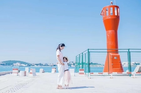 陪伴-人像写真-旅行-沙滩-女人 图片素材