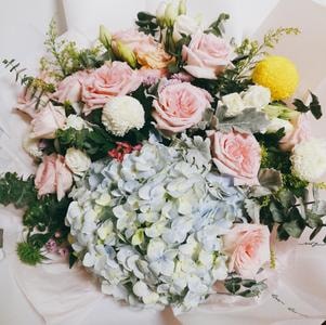 手机随手拍-春日影像-盘子-花束-捧花 图片素材