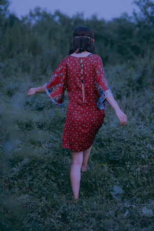 情绪-忧郁-人像-女孩-深夜摄影教室 图片素材