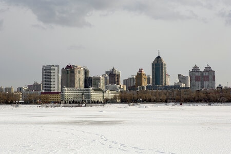 旅拍-冬季-雪景-高楼-大厦 图片素材
