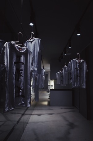 成都-四月展-衣服-上衣-衣架 图片素材