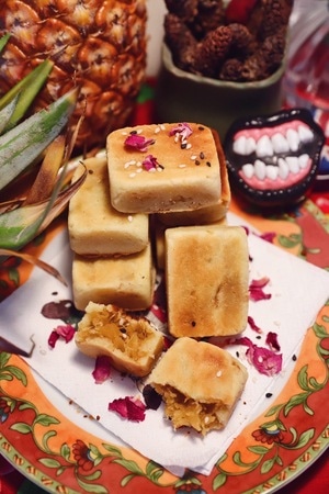 凤梨酥-果仁面包-盘子-美食-食物 图片素材