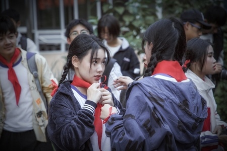 人像-运动会-人群-红领巾-歌唱祖国 图片素材