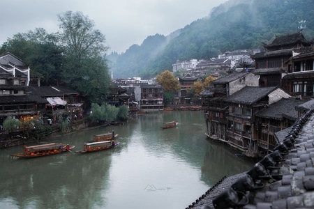 秋-旅行-风光-凤凰古城-船 图片素材