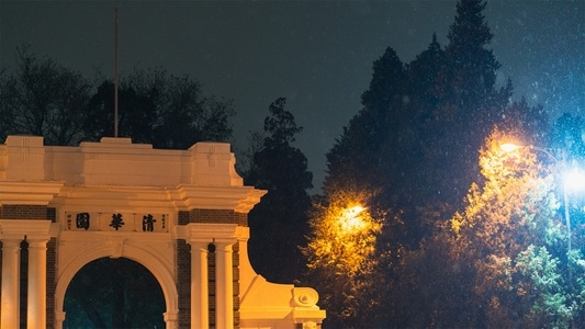 北京-清华大学-初雪-雪景-凯旋门 图片素材