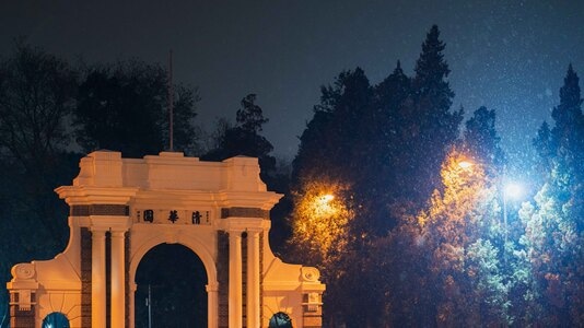 初雪-清华大学-雪景-凯旋门-门 图片素材