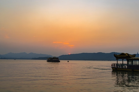 西湖风光-夕阳和晚霞-杭州西湖-西湖-湖面 图片素材