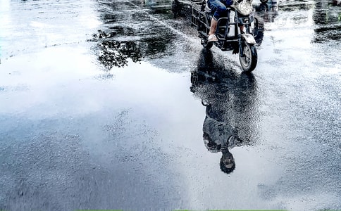 街拍-纪实-雨后-劳作-雨后 图片素材