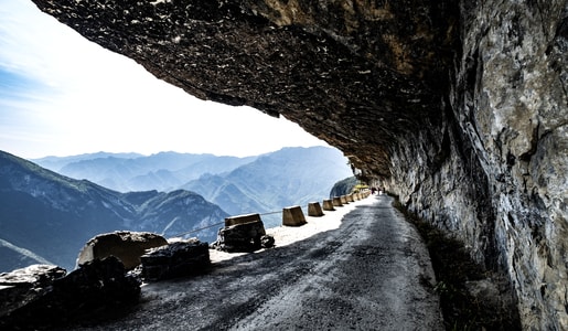 勒是雾都-开州-挂壁公路-风景-道路 图片素材