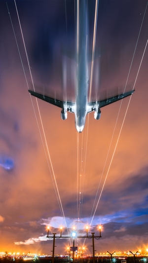 天空-飞机-机场-灯轨-飞机 图片素材