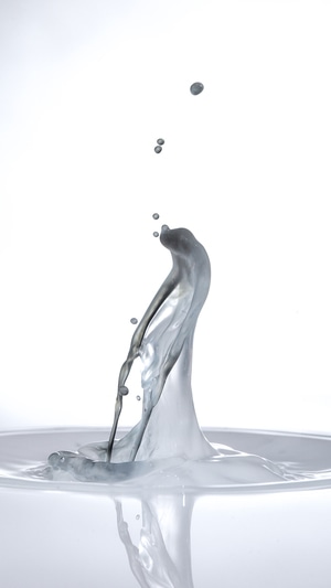 水-水珠-滴落-抽象-雕塑 图片素材