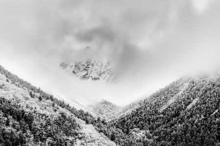 风光-雪山-云-雾-黑白 图片素材