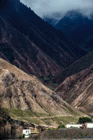 黄南藏族自治州-风光-自然-村庄-大山 图片素材