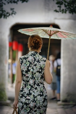 古镇旗袍人像-背影-女性-女人-女子 图片素材